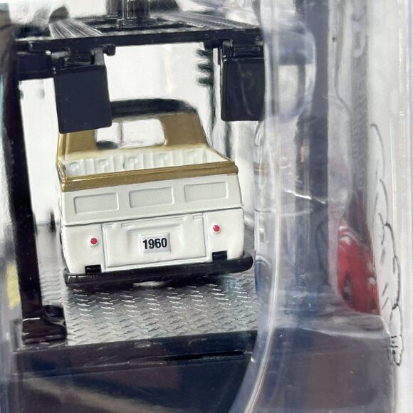 M2 Machines Model Kit 1960 VW SINGLE CAB TRUCK R56 1:64 Hurst Performance Toy - Picture 4 of 9